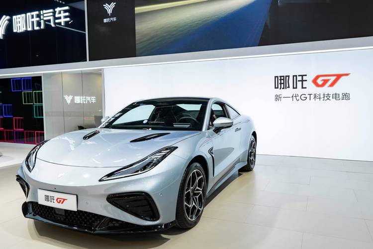 成都青白江区月集宏企业管理咨询哪吒汽车在智能汽车领域的表现，领途汽车在新能源汽车市场中的影响力